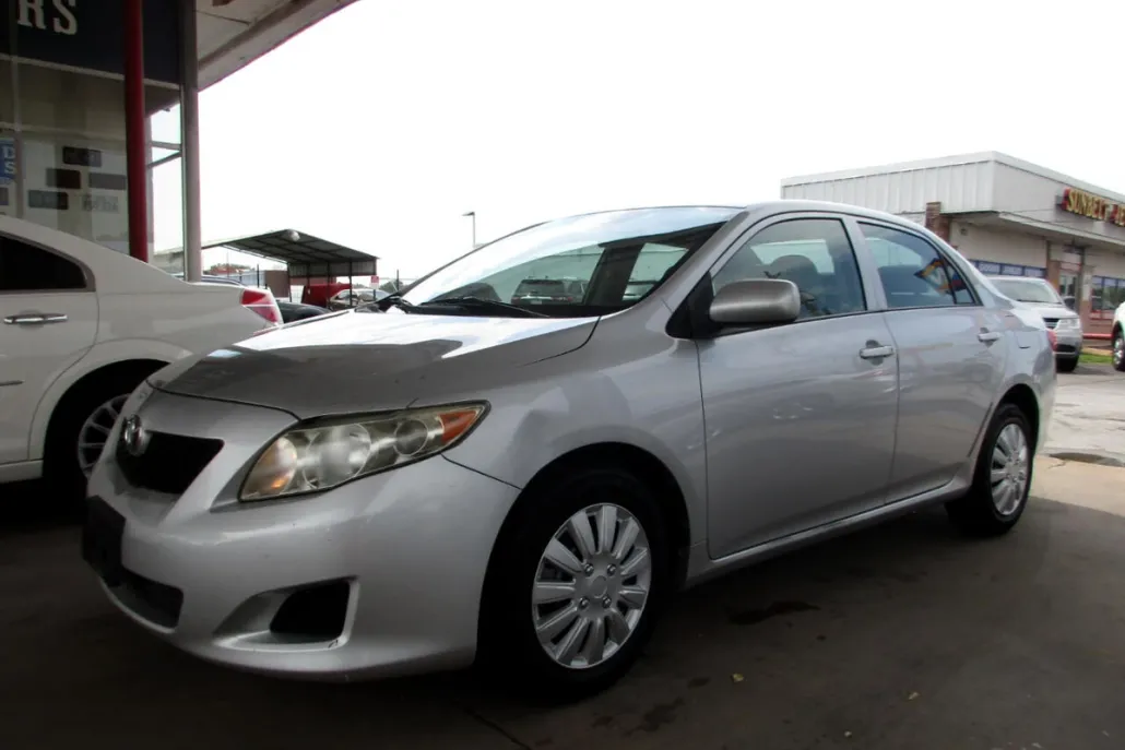 2009 Toyota Corolla LE photo 1