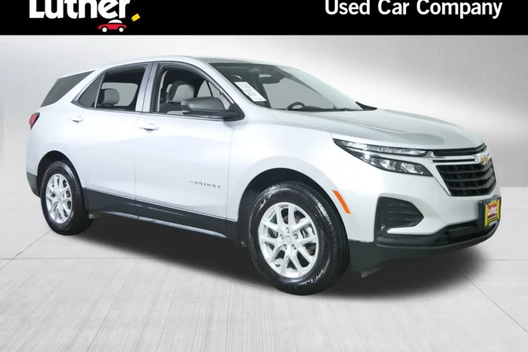 2022 Chevrolet Equinox LS photo 1