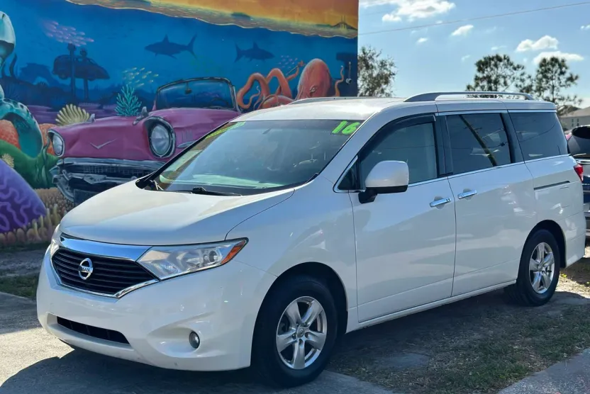 2016 Nissan Quest SV photo 1