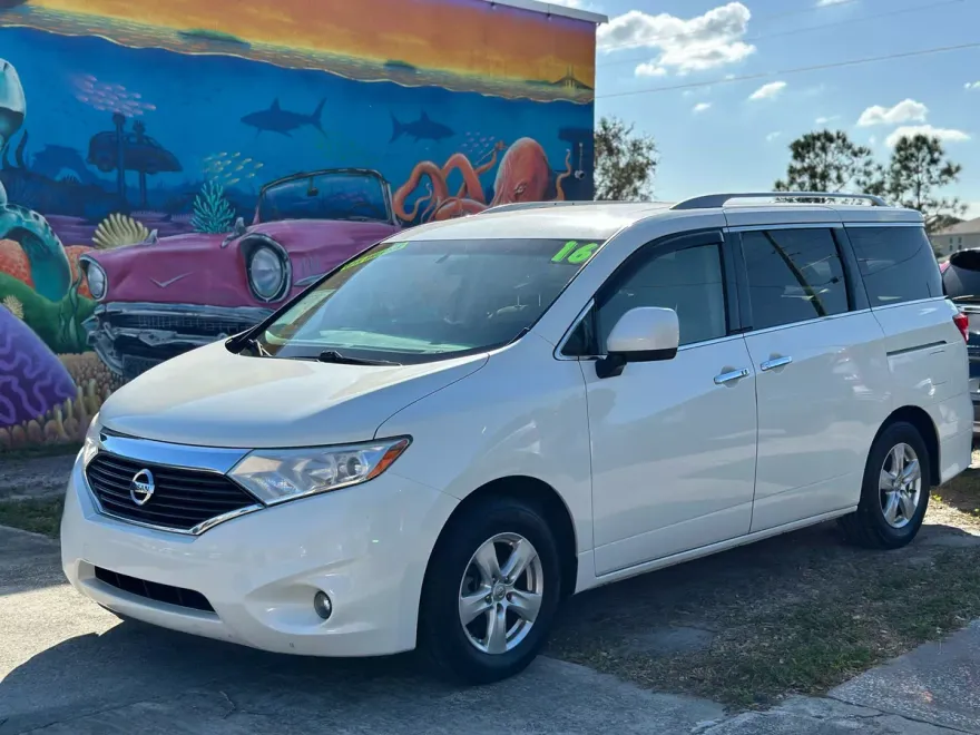 2016 Nissan Quest SV photo 1