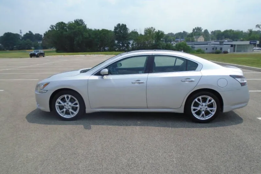 2014 Nissan Maxima SV photo 1
