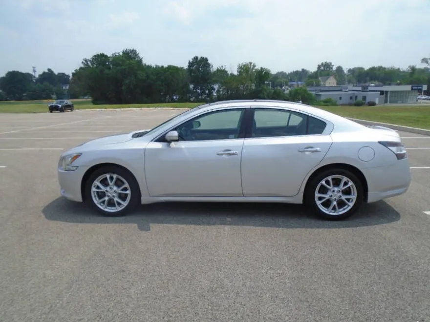 2014 Nissan Maxima SV photo 1