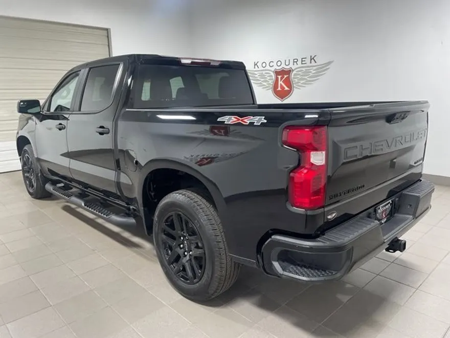 2023 Chevrolet Silverado 1500 Custom photo 1