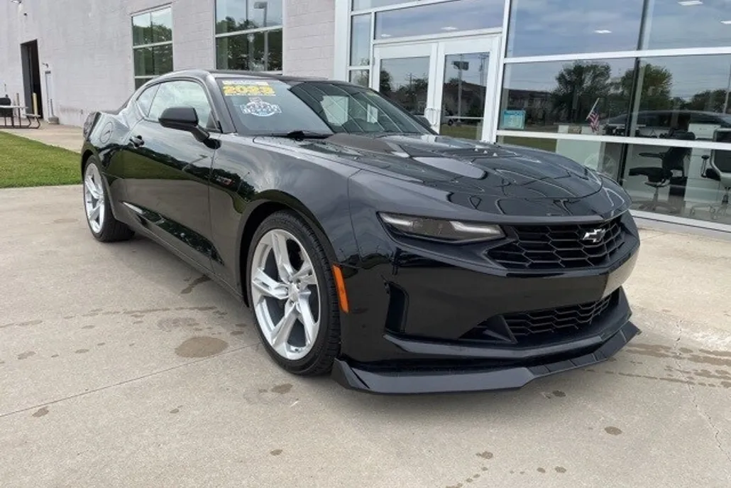 2023 Chevrolet Camaro LT1 photo 1