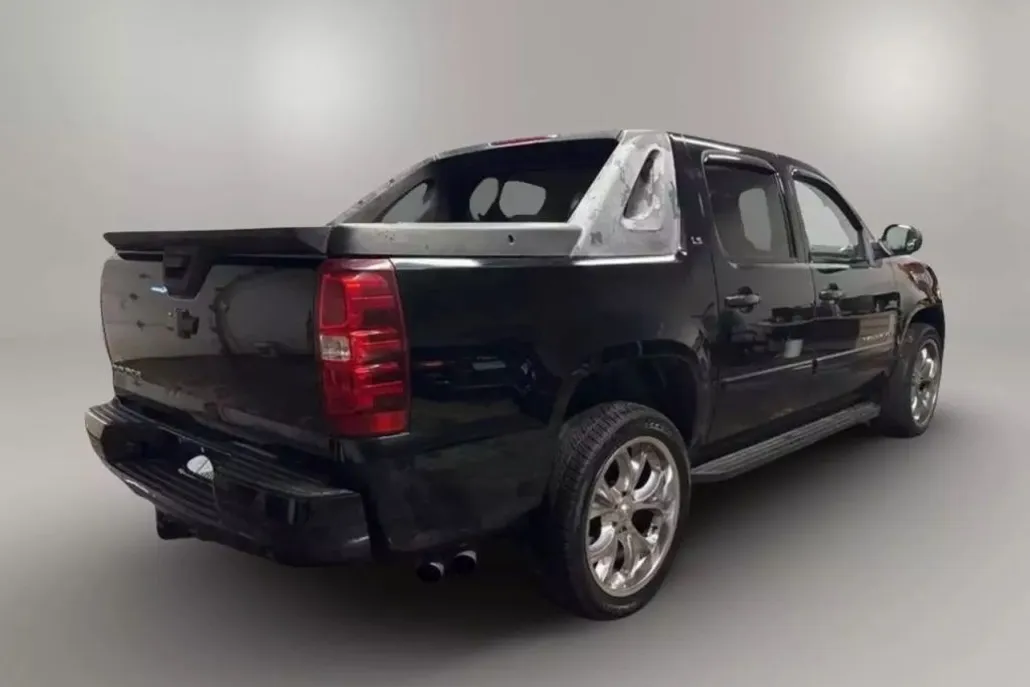 2008 Chevrolet Avalanche LS photo 1