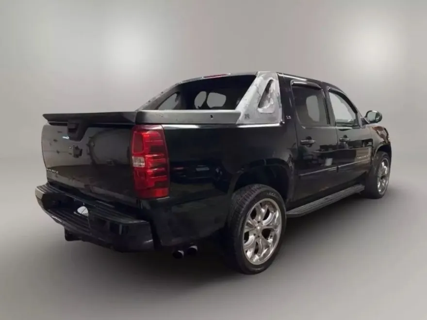 2008 Chevrolet Avalanche LS photo 1