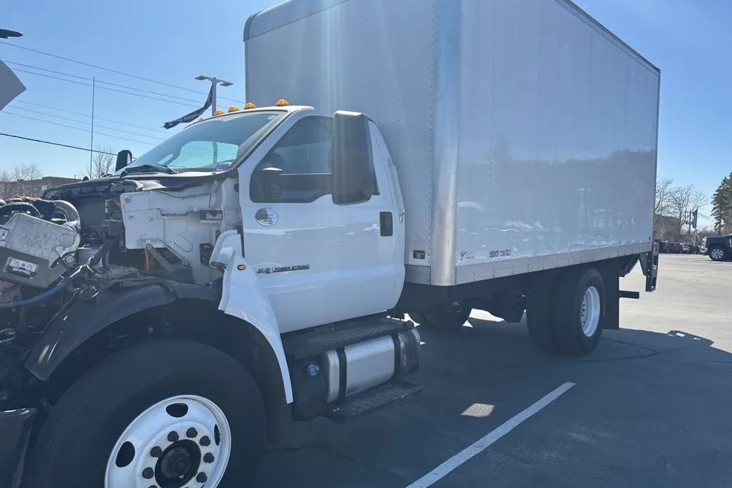 2017 Ford F-750 Base photo 1