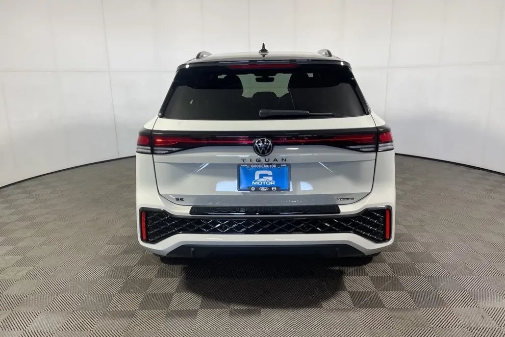2025 Volkswagen Tiguan SE R-Line Black photo 1