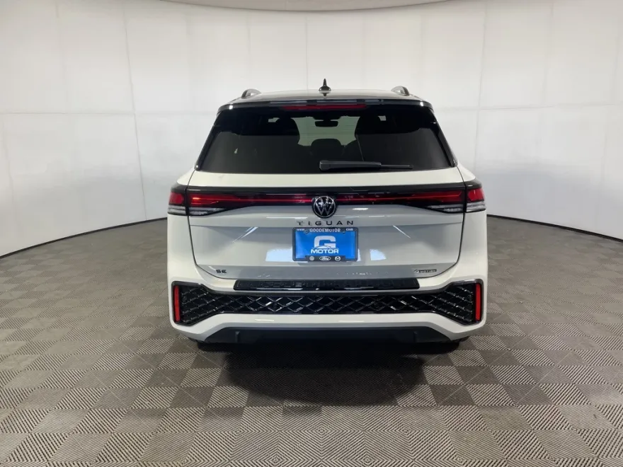2025 Volkswagen Tiguan SE R-Line Black photo 1