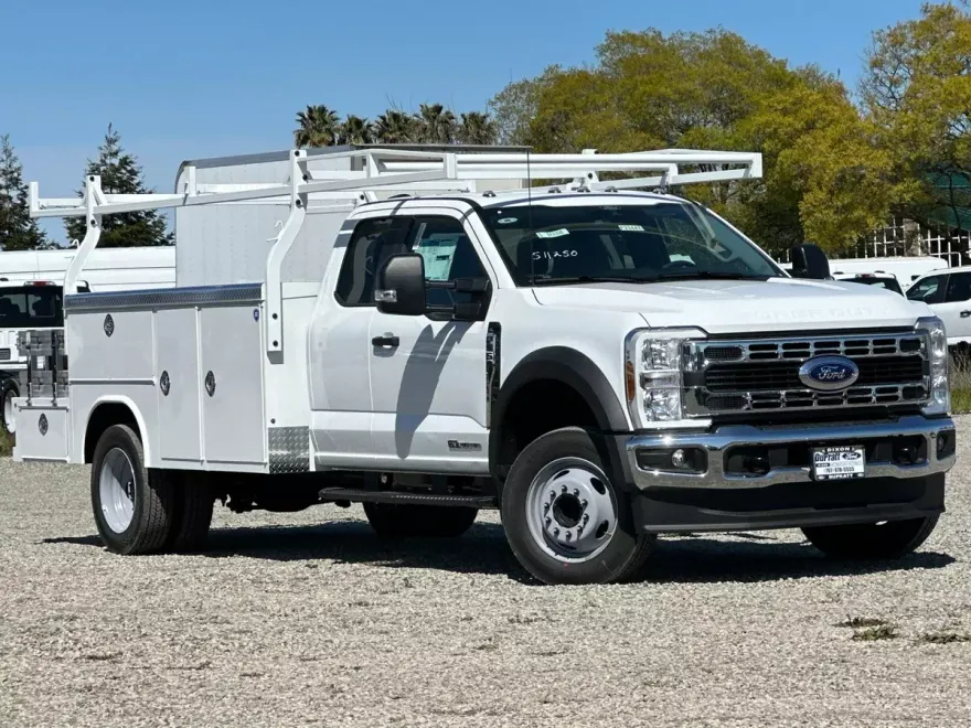 2024 Ford F-550 photo 1