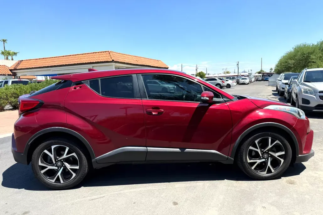 2018 Toyota C-HR XLE photo 1