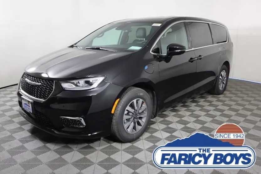 2025 Chrysler Pacifica Hybrid photo 1
