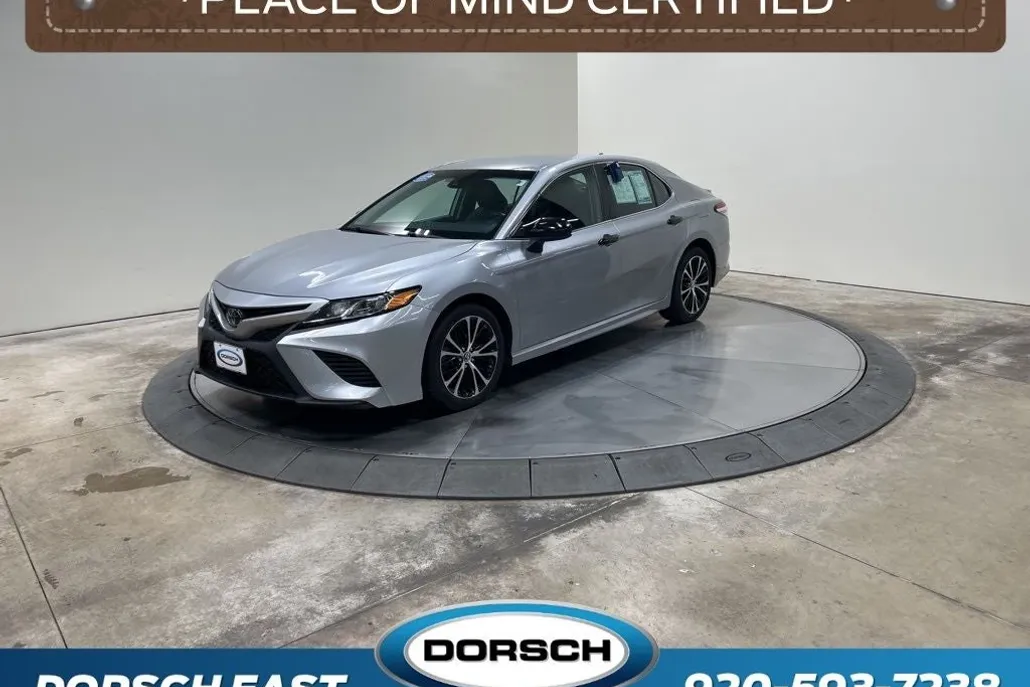 2020 Toyota Camry SE photo 1