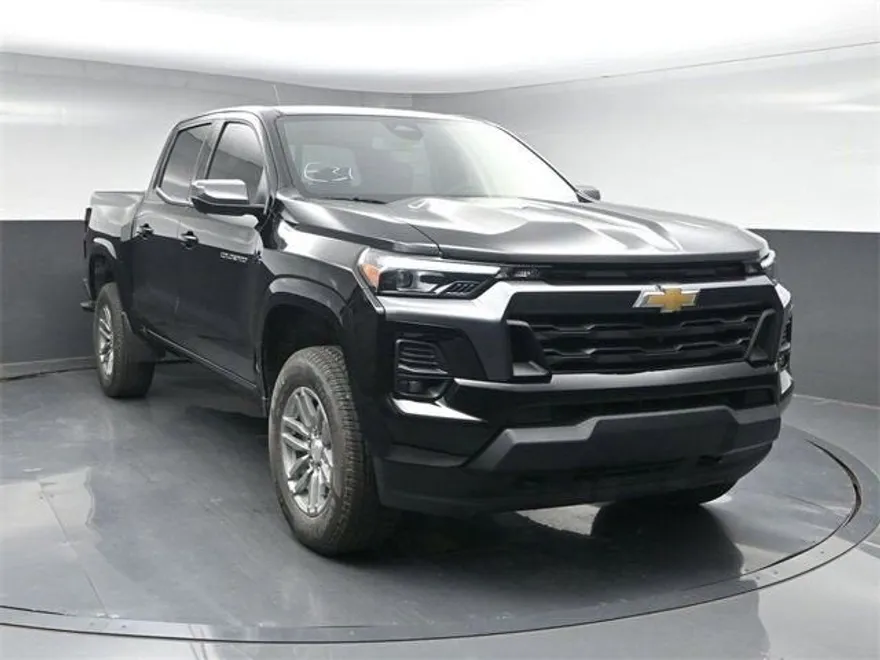 2025 Chevrolet Colorado Work Truck LT photo 1