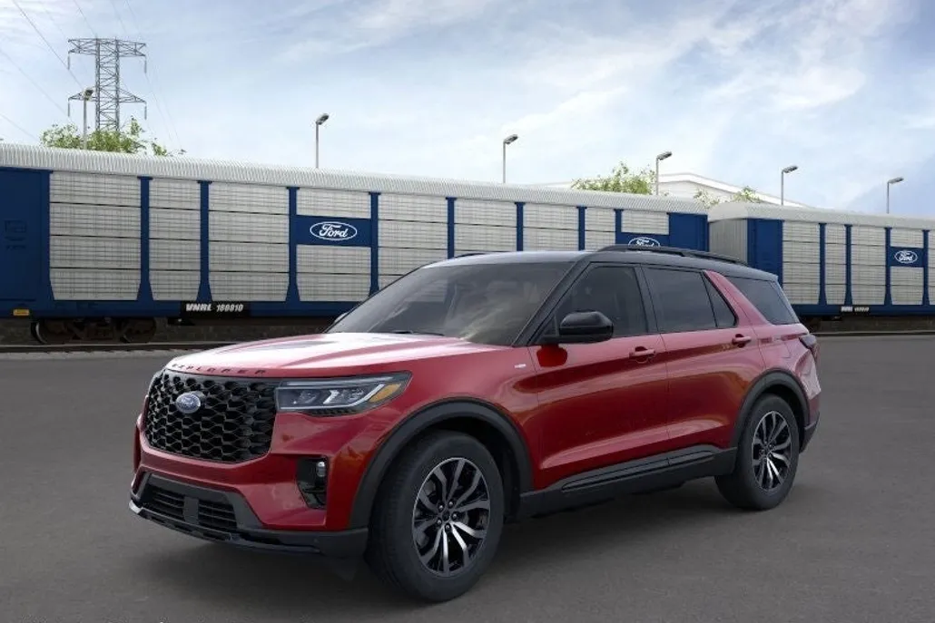 2025 Ford Explorer ST-Line photo 1