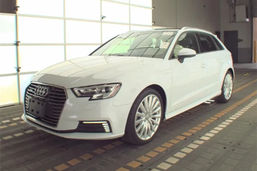 2017 Audi A3 E-tron Premium photo 1