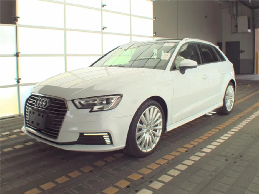 2017 Audi A3 E-tron Premium photo 1
