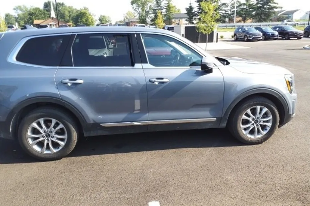 2021 Kia Telluride LX photo 1