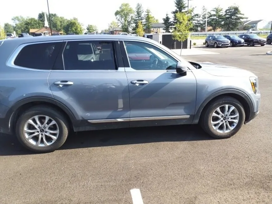 2021 Kia Telluride LX photo 1