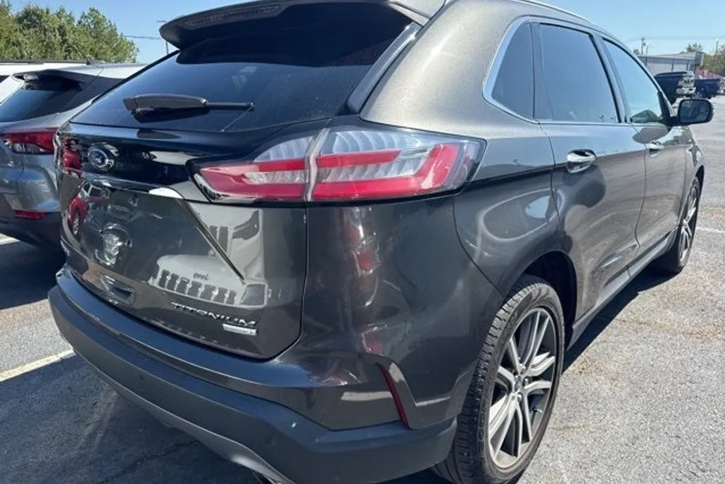 2019 Ford Edge Titanium photo 1