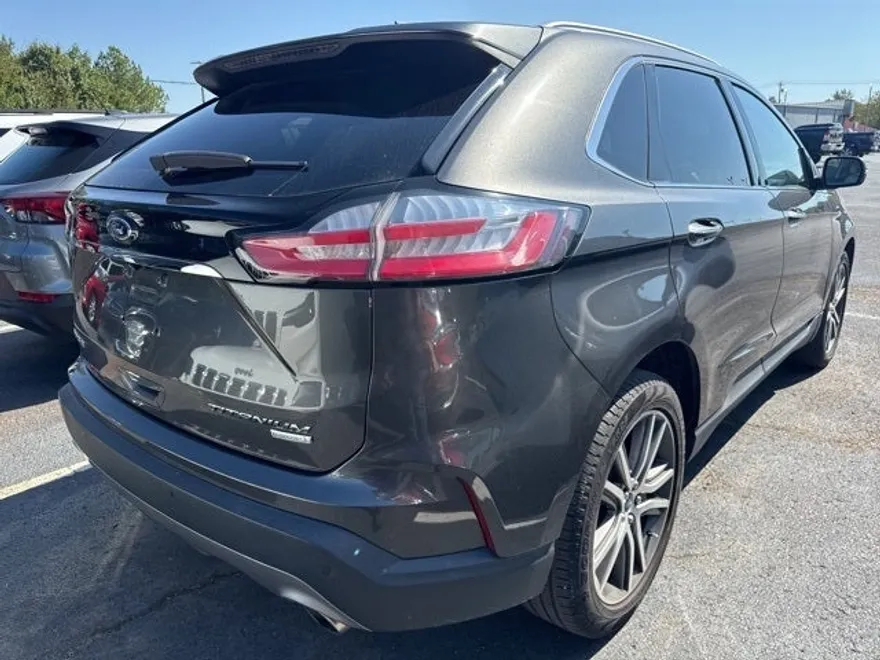 2019 Ford Edge Titanium photo 1