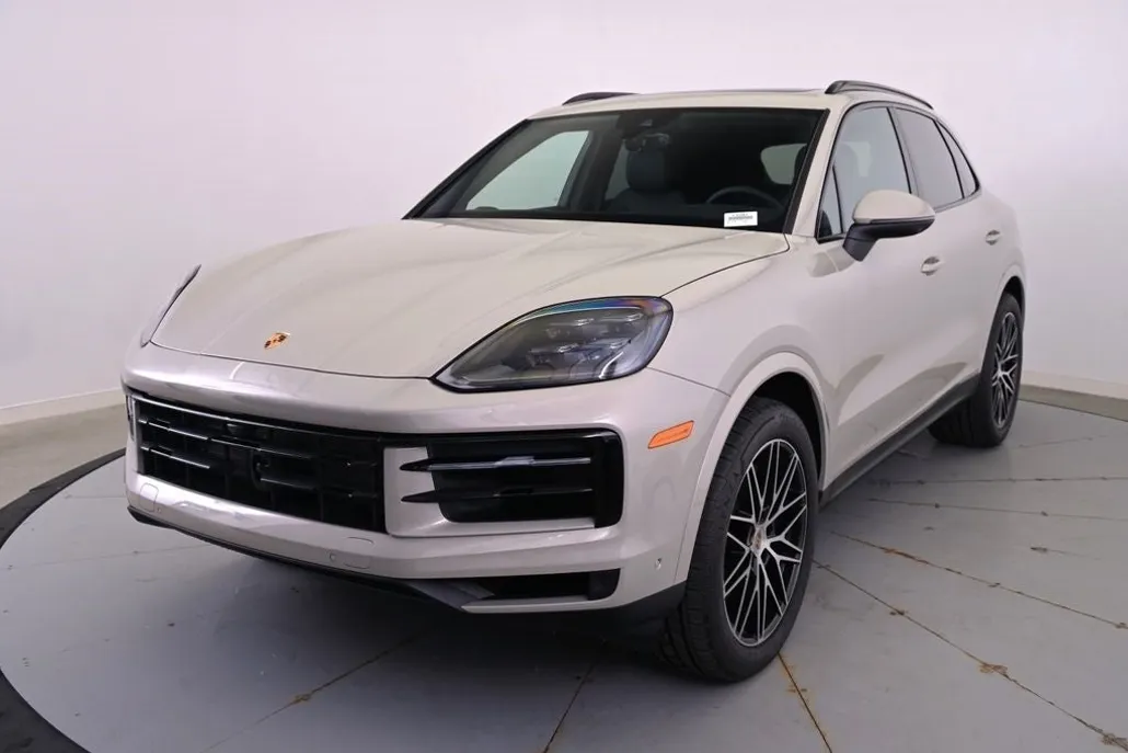 2025 Porsche Cayenne Base photo 1