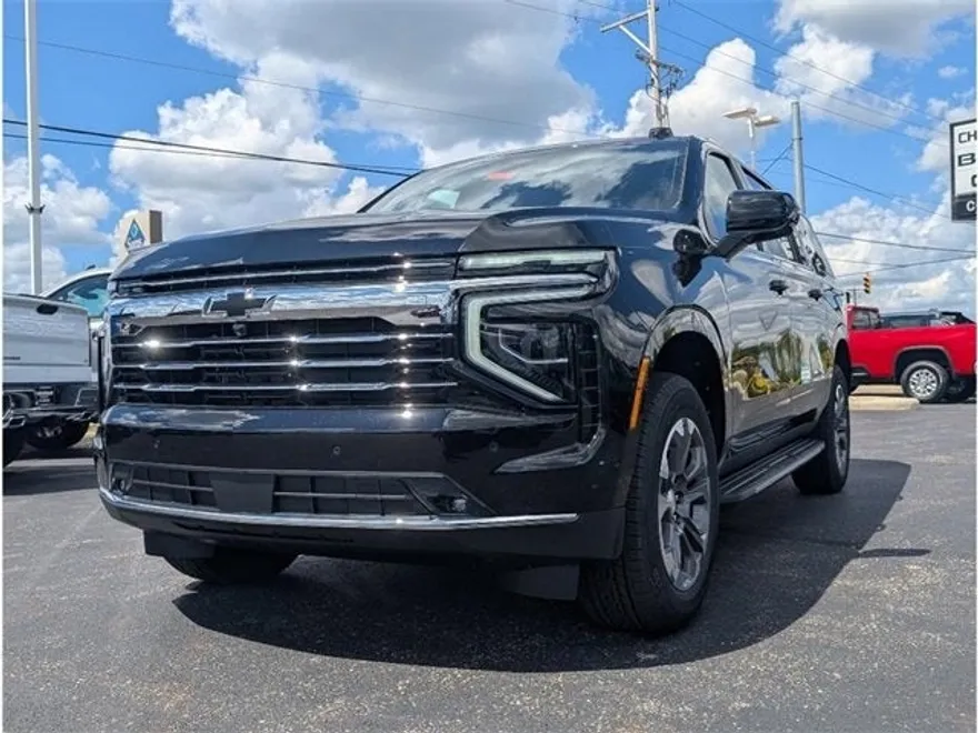 2025 Chevrolet Suburban LT photo 1