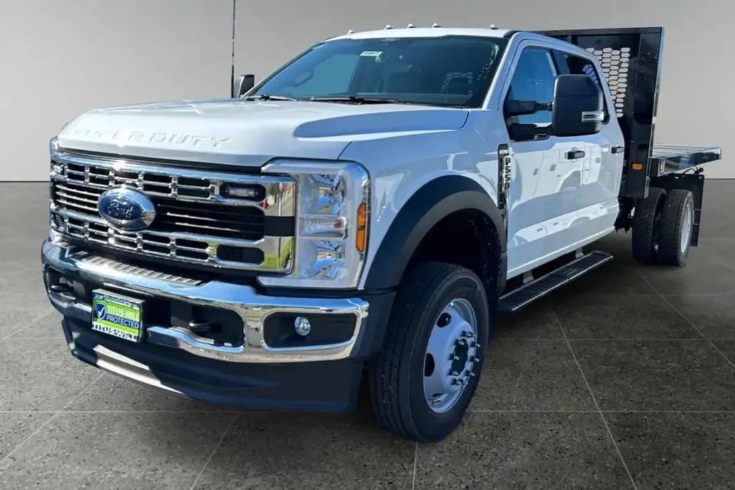 2025 Ford F-550 photo 1