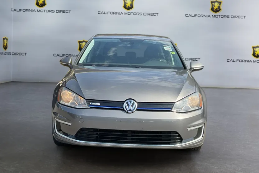 2016 Volkswagen e-Golf SE photo 1