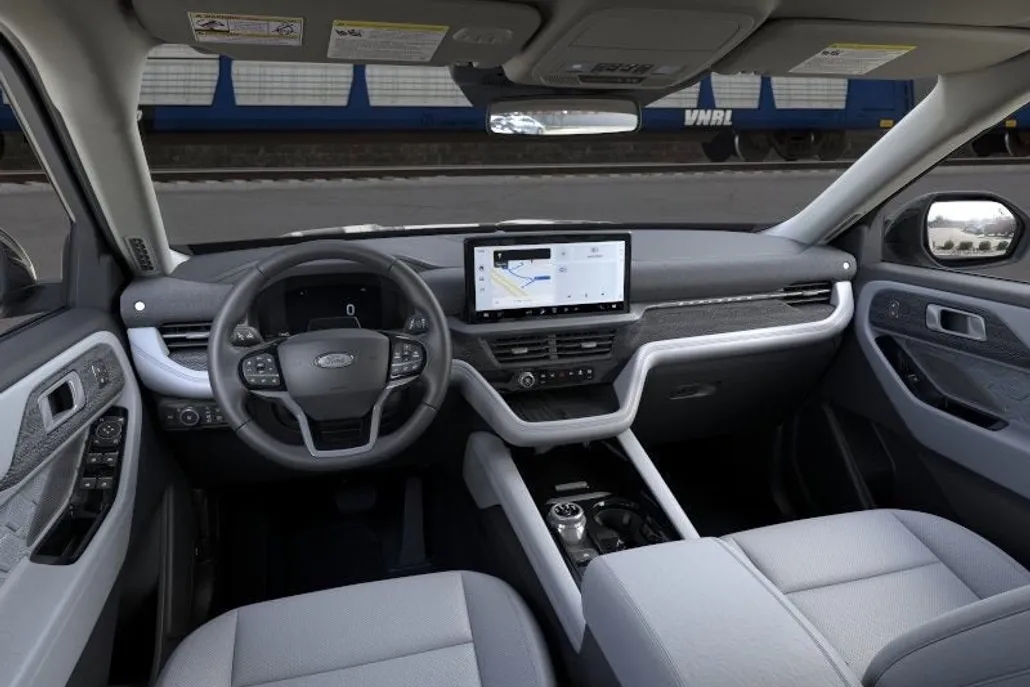 2025 Ford Explorer Platinum photo 1
