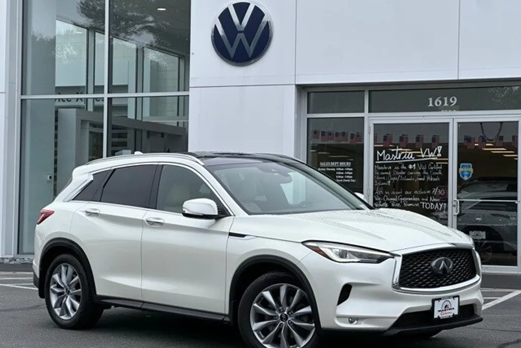 2021 Infiniti QX50 Luxe photo 1
