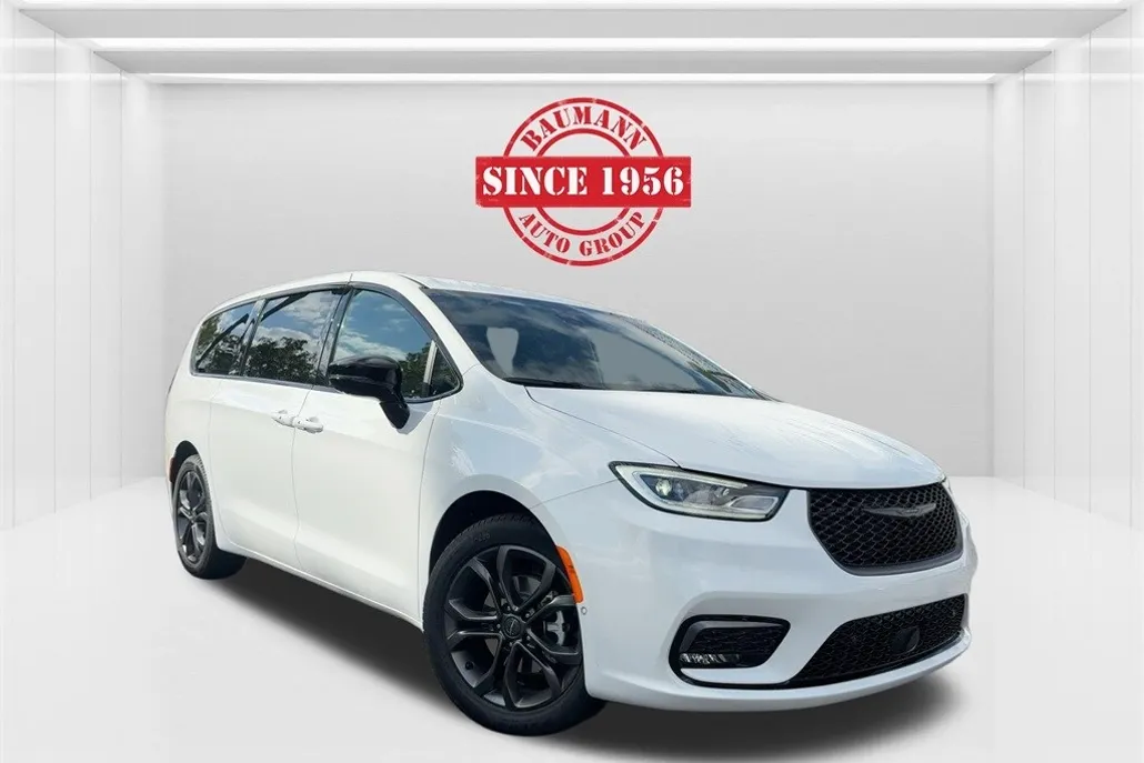 2026 Chrysler Pacifica photo 1