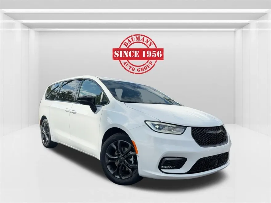 2026 Chrysler Pacifica photo 1