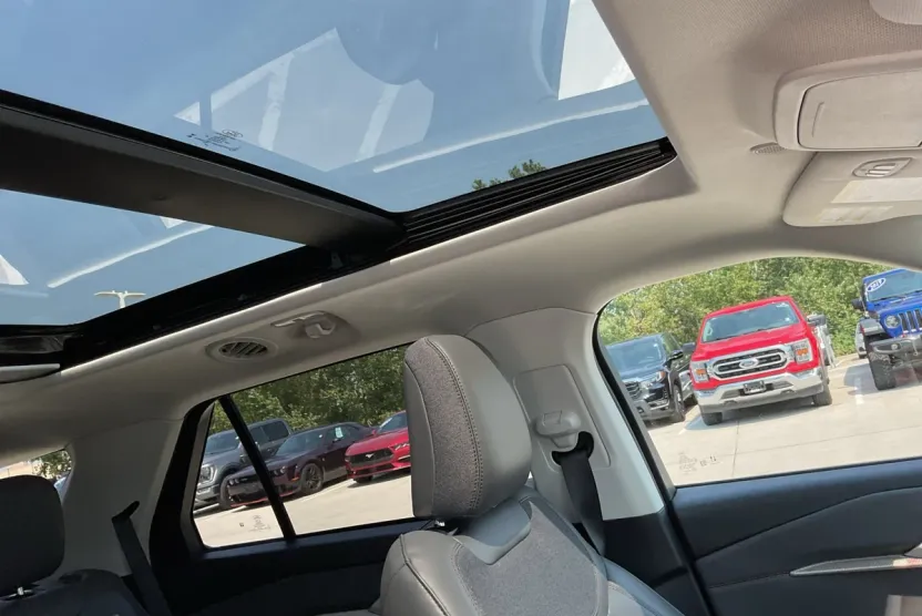 2025 Ford Explorer photo 1