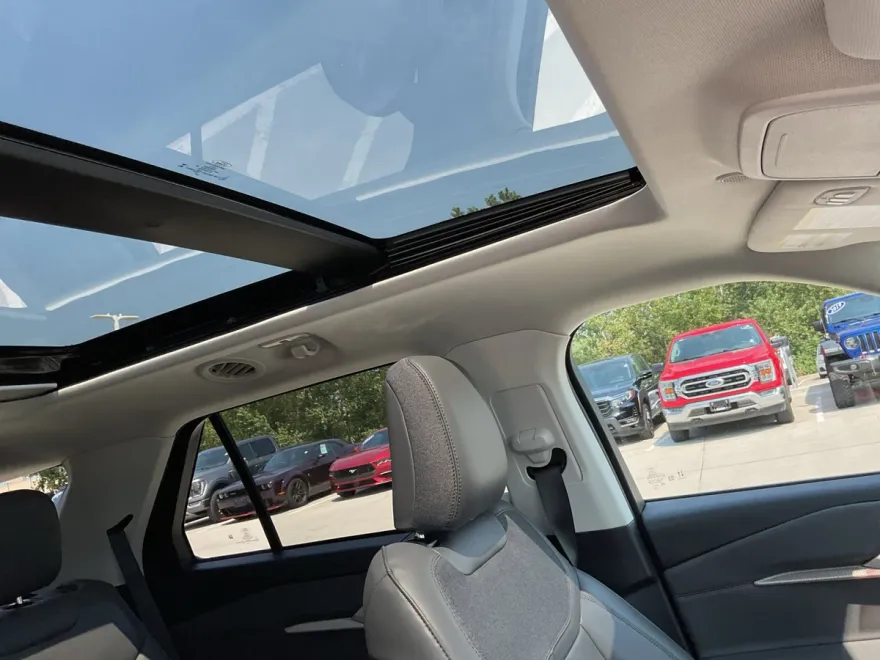 2025 Ford Explorer photo 1