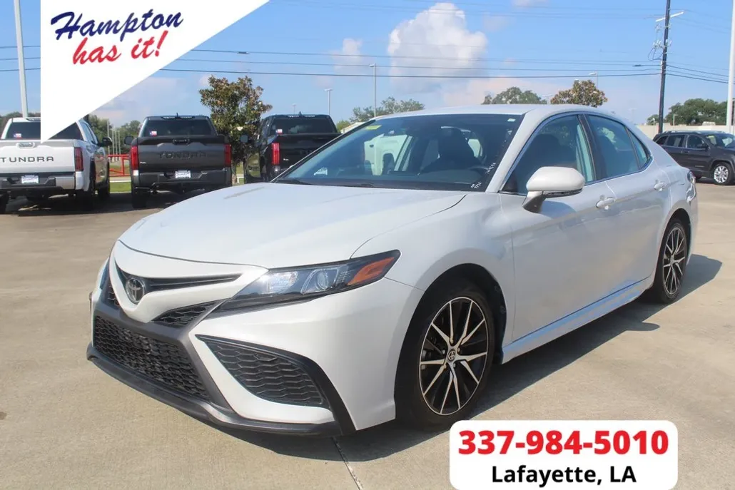 2023 Toyota Camry SE photo 1