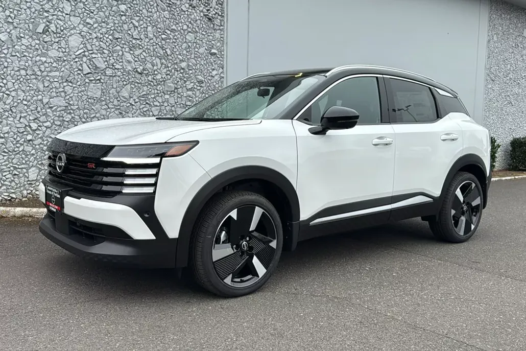2026 Nissan Kicks SR photo 1