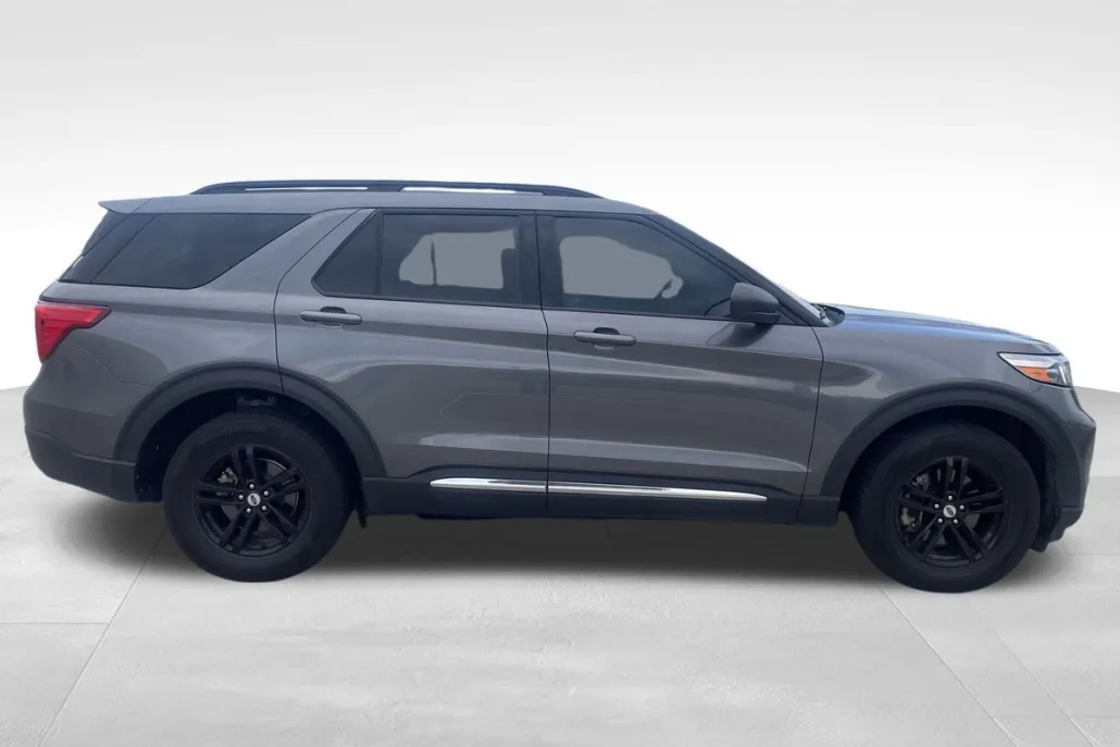 2023 Ford Explorer XLT photo 1