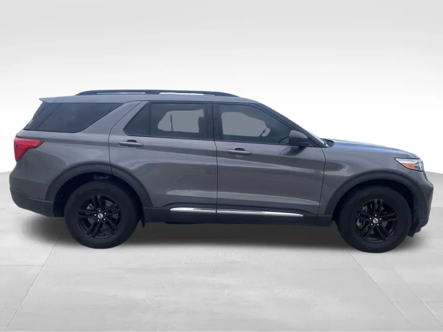2023 Ford Explorer XLT photo 1