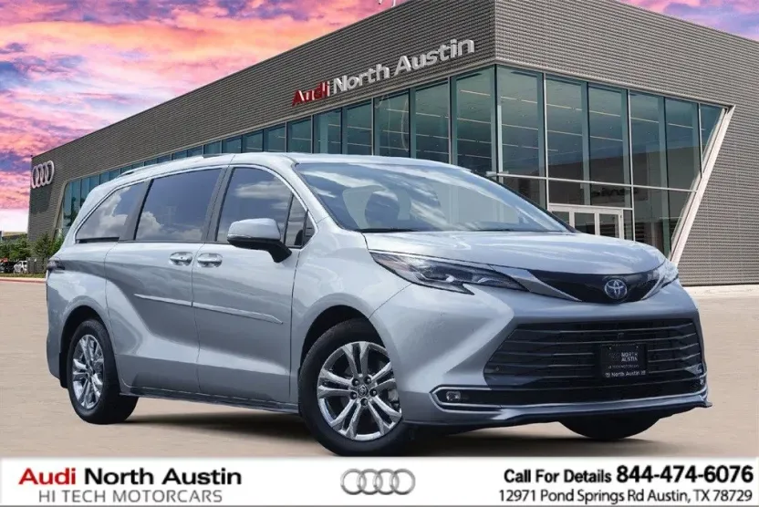 2023 Toyota Sienna Platinum photo 1