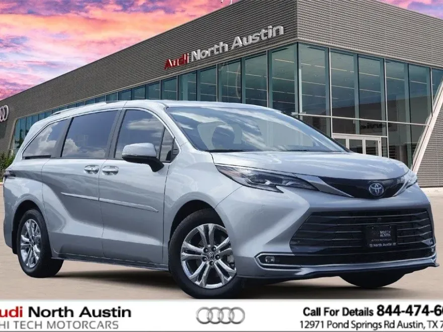 2023 Toyota Sienna Platinum photo 1