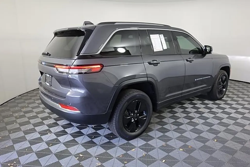 2022 Jeep Cherokee Limited 4xe photo 1