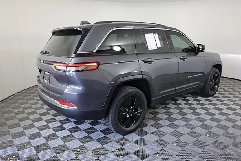 2022 Jeep Cherokee Limited 4xe photo 1