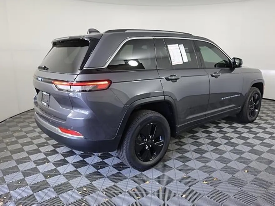 2022 Jeep Cherokee Limited 4xe photo 1