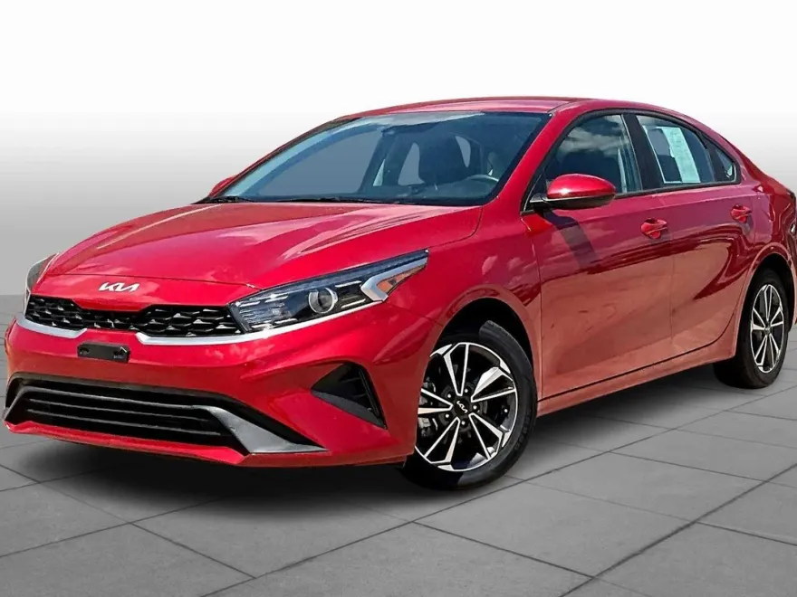 2023 Kia Forte LXS photo 1