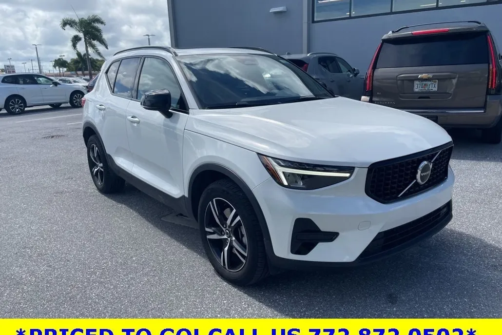 2024 Volvo XC40 Core photo 1