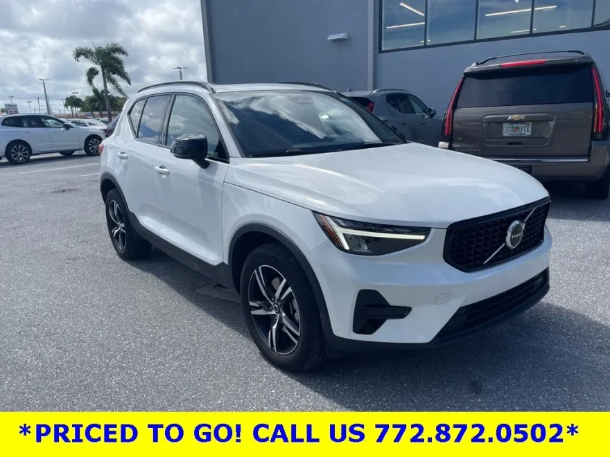 2024 Volvo XC40 Core photo 1