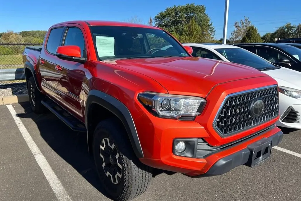 2018 Toyota Tacoma TRD Off-Road photo 1