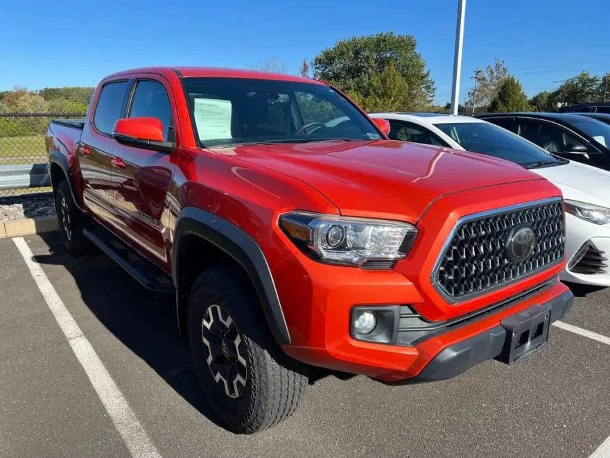2018 Toyota Tacoma TRD Off-Road photo 1