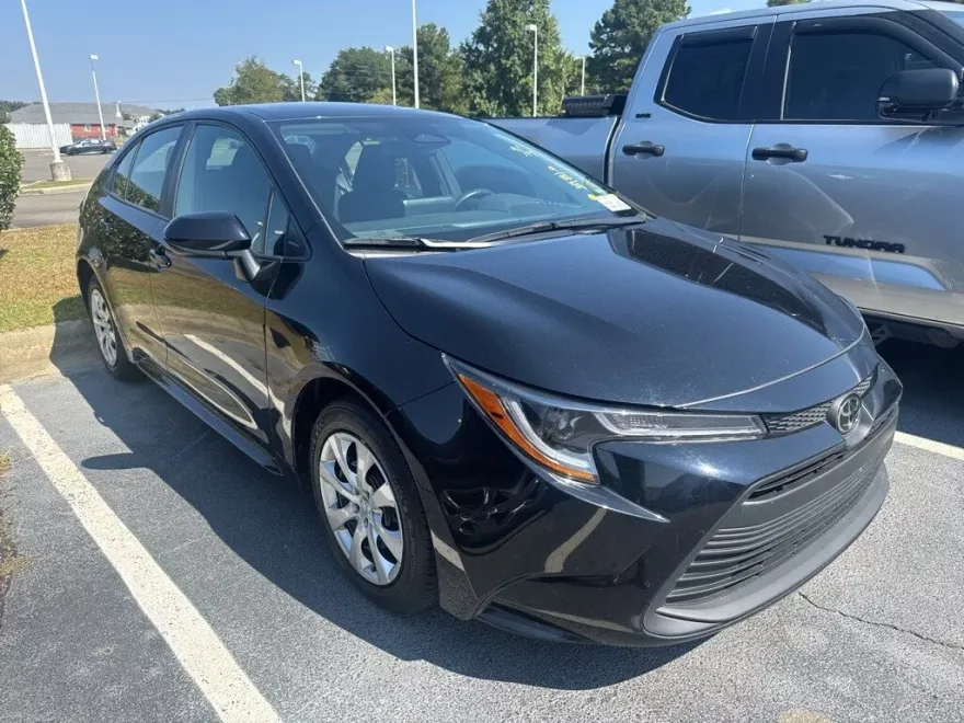 2024 Toyota Corolla LE photo 1